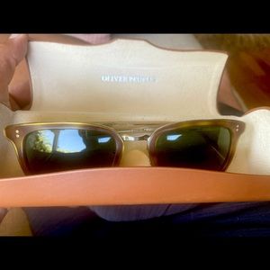 Beautiful Oliver Peoples shades ☀️